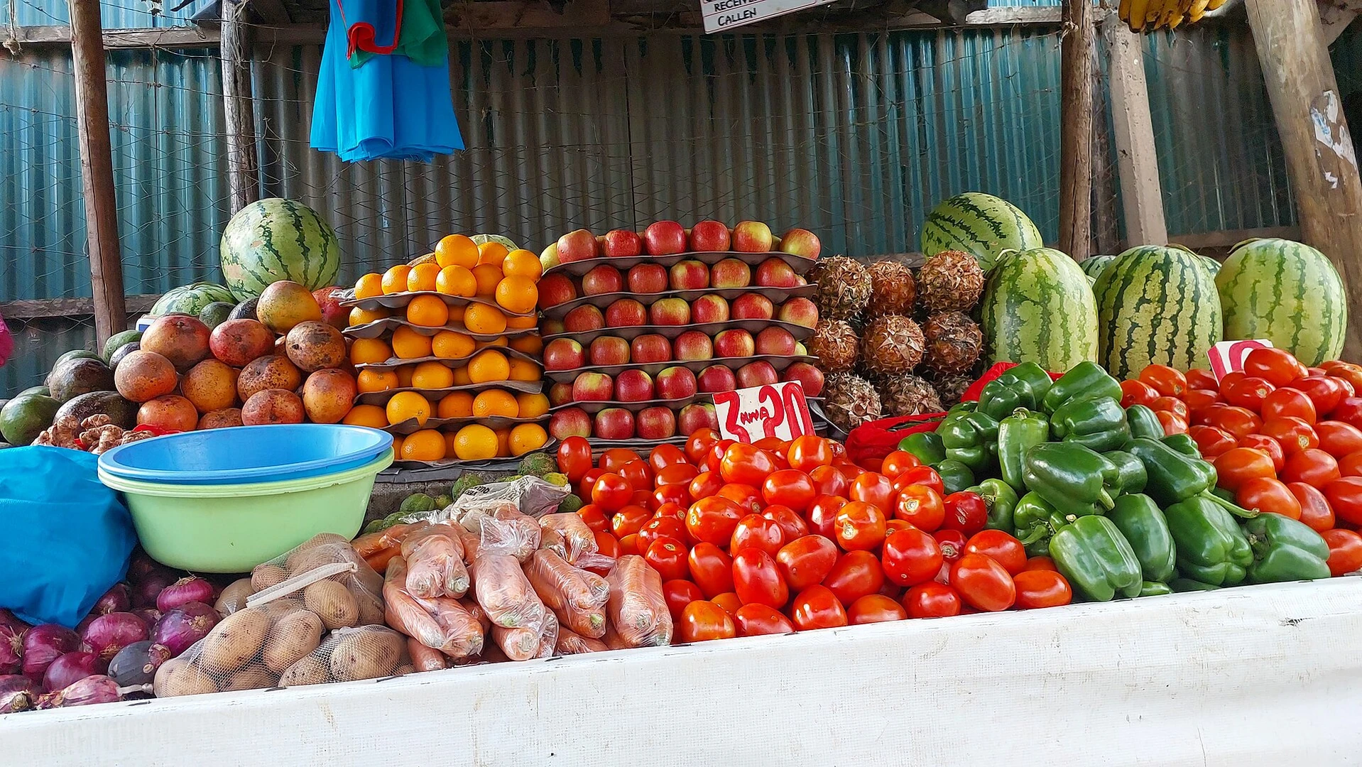 Fruits and vegetables for sale in Kenya